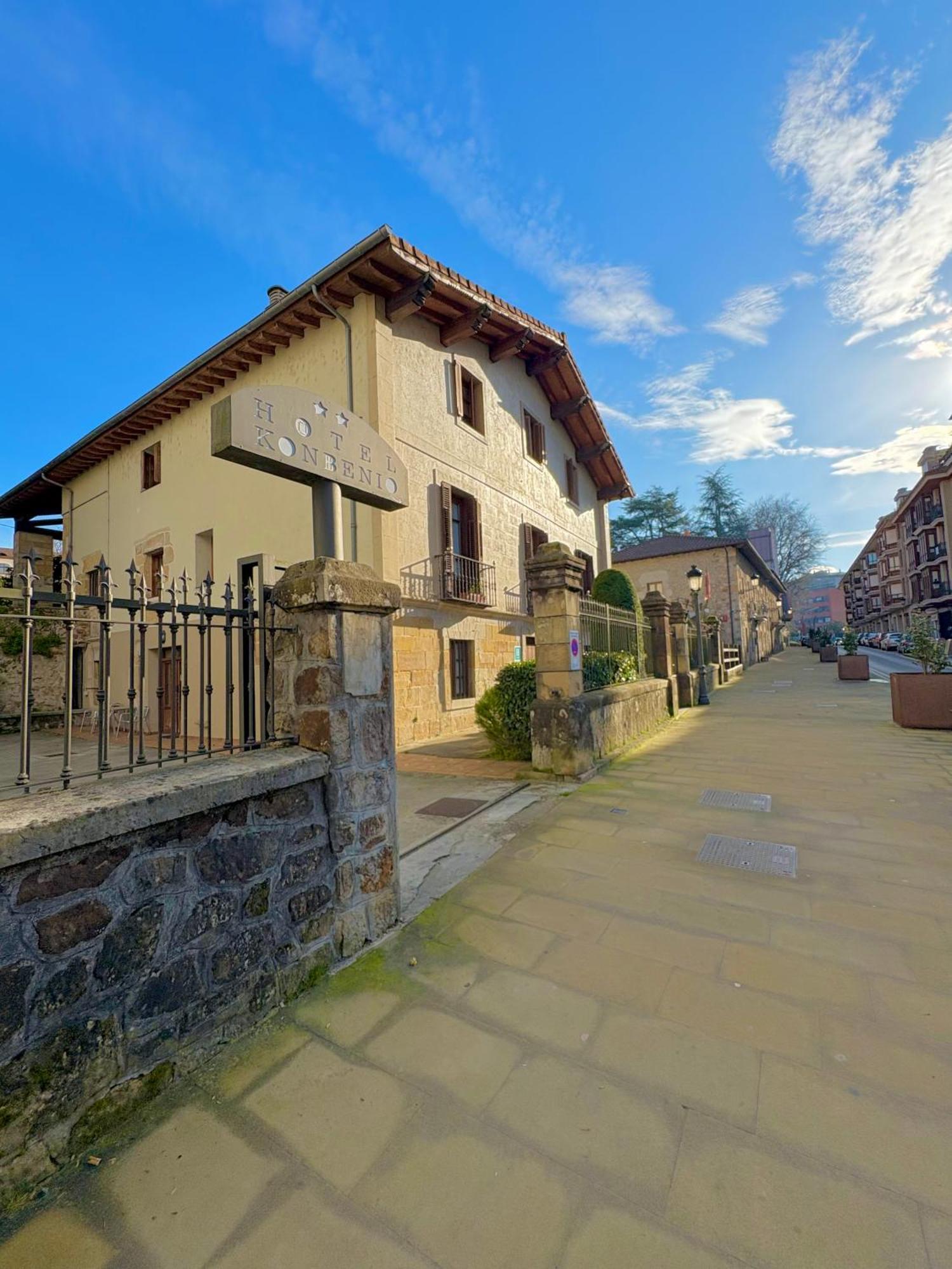 Hotel Konbenio Аморебьета-Эчано Экстерьер фото