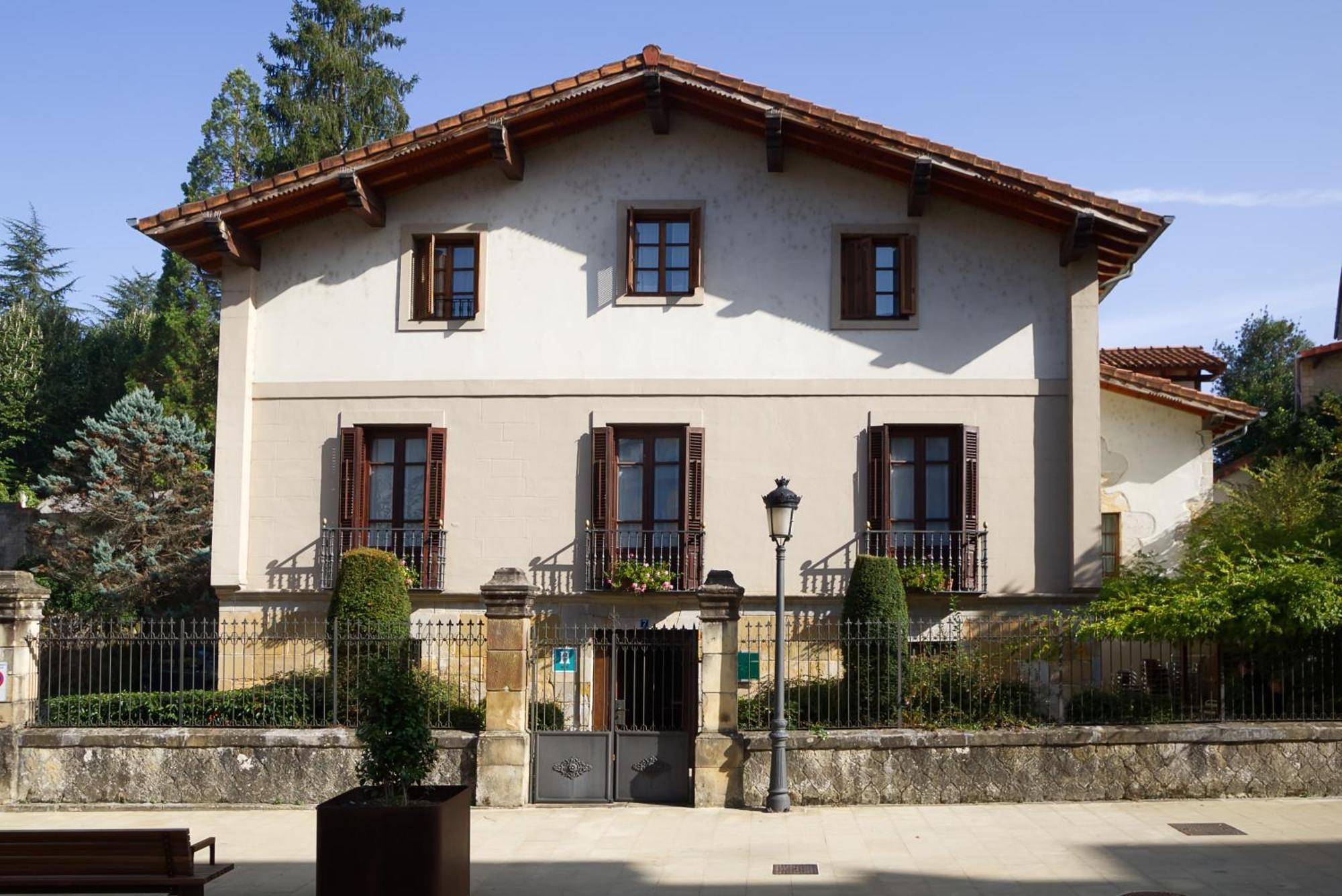 Hotel Konbenio Аморебьета-Эчано Экстерьер фото